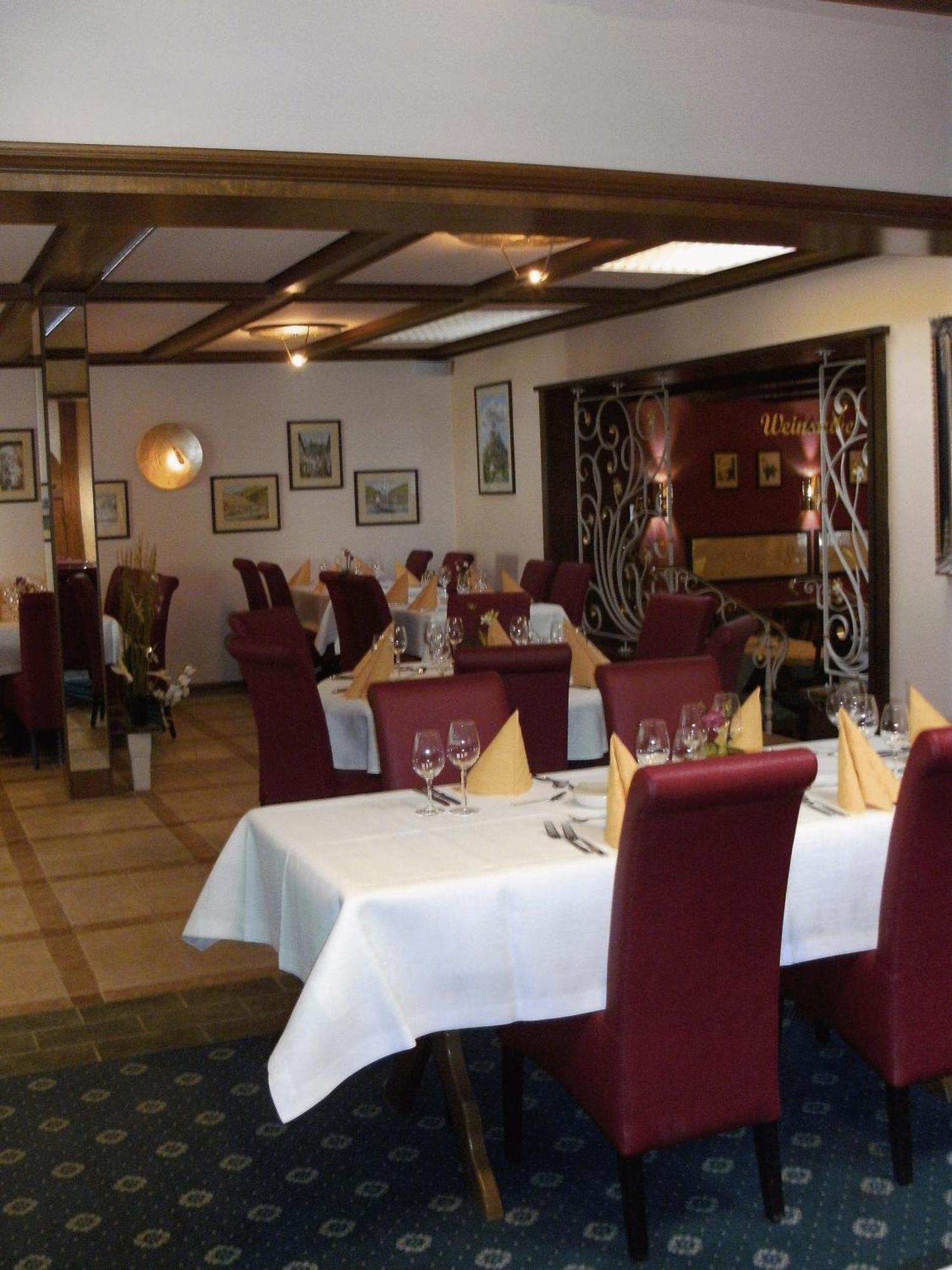 Weinhotel Hubertus Garni Klotten Exterior photo
