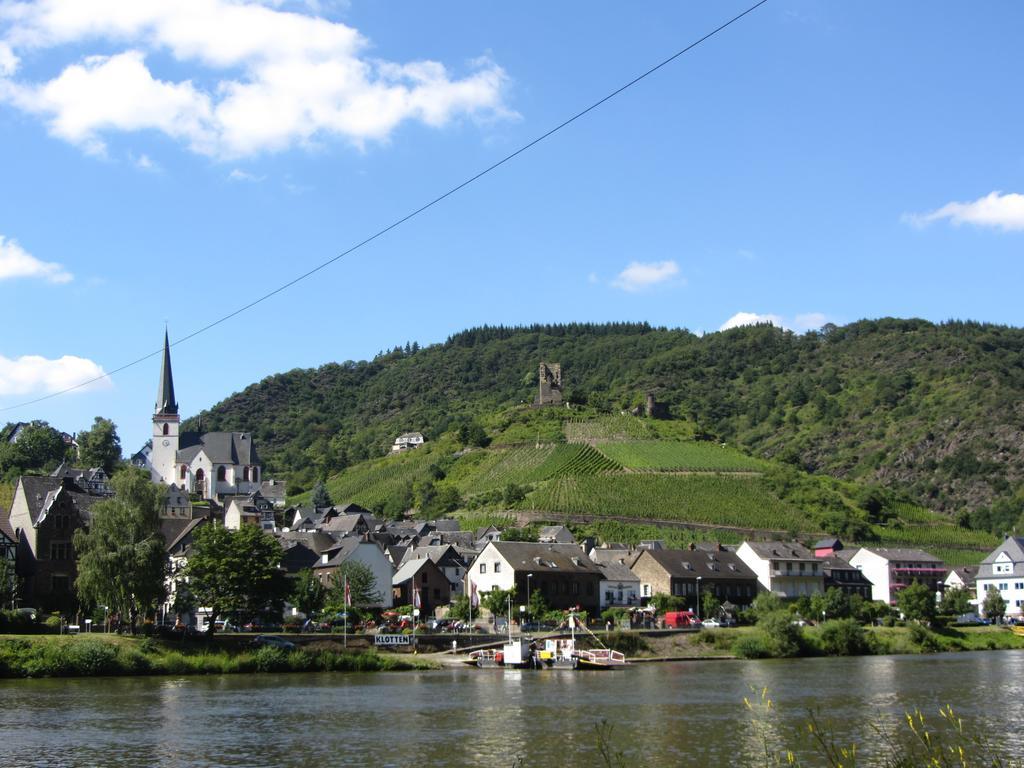 Weinhotel Hubertus Garni Klotten Exterior photo